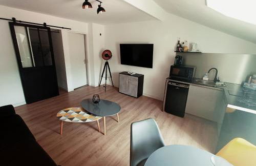 "Le Petit Paradis" au Centre Ville d'Oyonnax - Foto 53