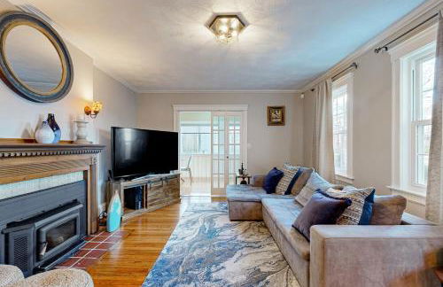 Walk to Transit and Eats! Urban Oasis in Newton - Foto 5