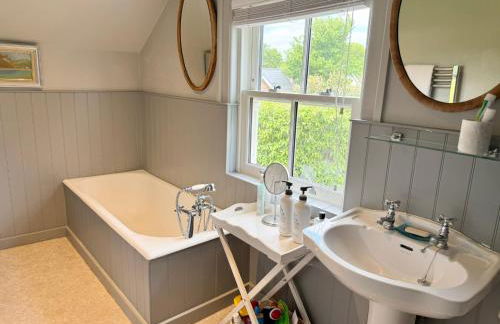 Tranquil Seaside Cottage by NewFo - Photo 17