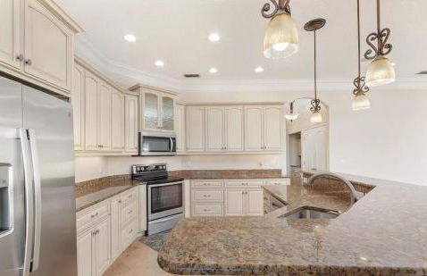 Lakeside Retreat with pool, dock & game room - Foto 33