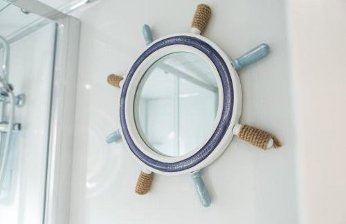 Bovisand Beach Area Chalet, 2-Bed Sea View with Gated Parking & BBQ - Photo 20