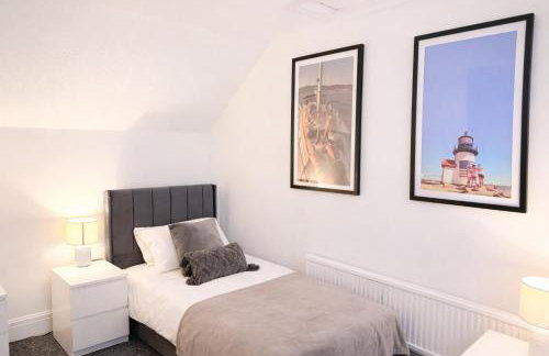 4 bedrooms 8 beds Wi-FI smart tv games room - Foto 12