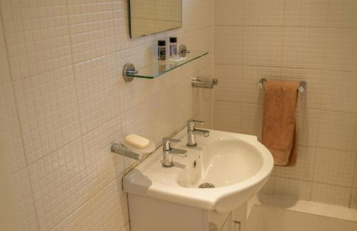 Amazing Guest Cottage in Nottingham with Parking! - Pass the Keys - Foto 48