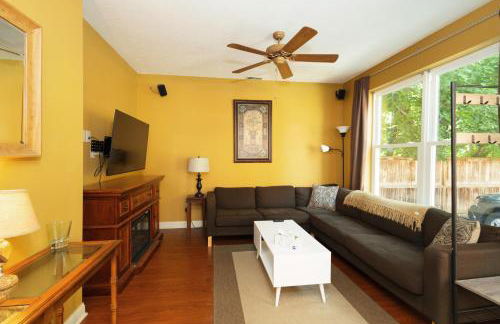 Home STEPS from Oberlin - Foto 4