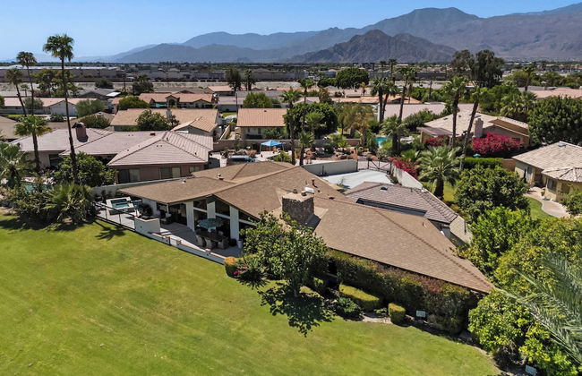 Golf Course-front Views, Pool+hot Tub, Patio Modern Edgy House by Avantstay - Foto 26