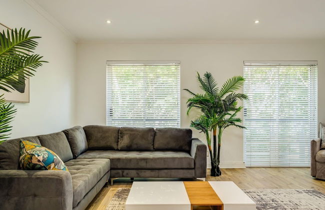 Contemporary Apartment Close to the Radisson Majolica - Photo 23