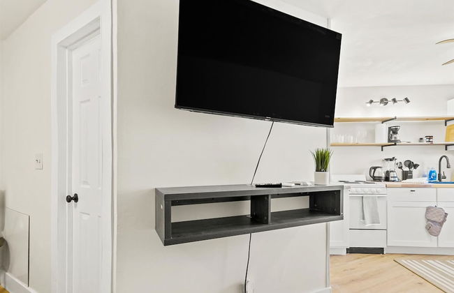 Spacious Studio Apt - Near Merrimack Park - Foto 14