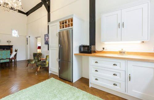 Dorney Windsor Legoland 5 Star Stay for upto 14 guests - Photo 20