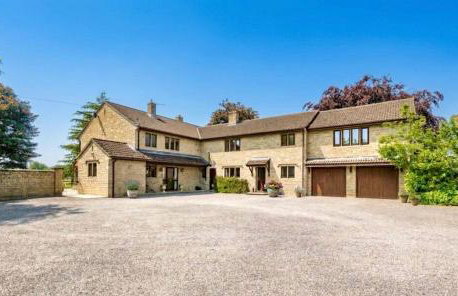 Luxury House on Private Estate with Hot tub and Play Barn - Photo 6