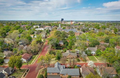 The Pink Azalea - Tyler Home with Yard and Patio! - Foto 36