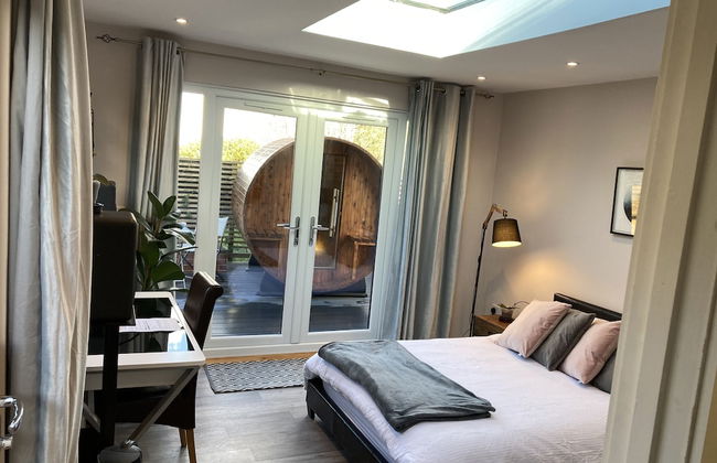 Contemporary Guest House With Outside Barrel Sauna - Foto 1