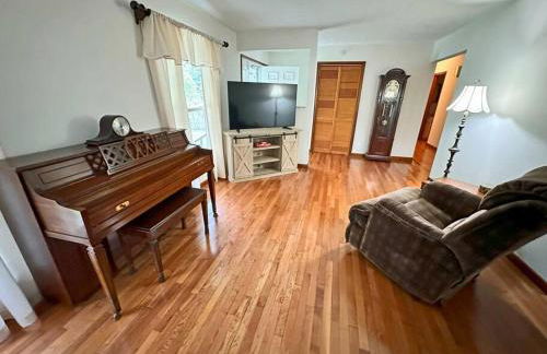 Buffalo Playhouse with game room - Photo 29