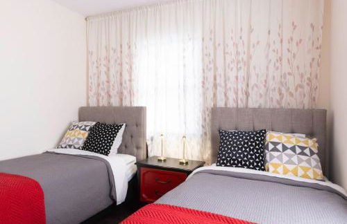 Private Modern 1st Flr 3 Bed Apt Close to Downtown - Foto 11