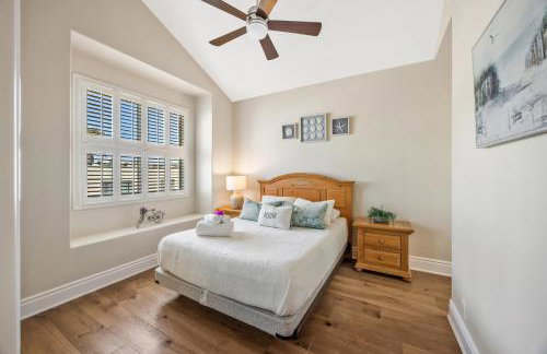 Beach Retreat- Walk to Beach, BBQ, Oceanview Rooftop & Firepit - Foto 35