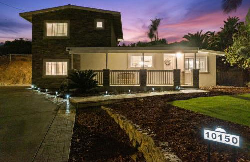 Entire Private Home with 4 Bedrooms 2 Bathrooms, 6 Beds, Hot Tub, King Bed, 6 Parking, Big Yard, Available Now - Foto 68