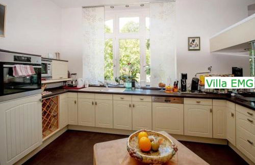 Luxus Ferienhaus Villa EMG Dortmund in Ennepetal, nah Düsseldorf, Köln mit Tennis Court, Garten, Kamin für Familien Gruppen bis 20 Personen - Foto 9