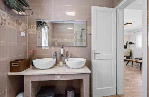 Villa Sunny Olive - Photo 41