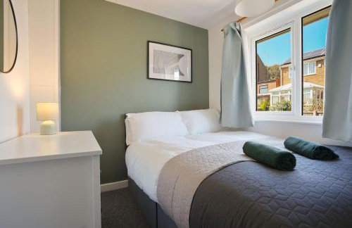Stupton House, Large 3 Bed House that Sleeps 8 with Full Size Pool Table & FREE Parking - Hosted by Stay Host Save - Foto 33