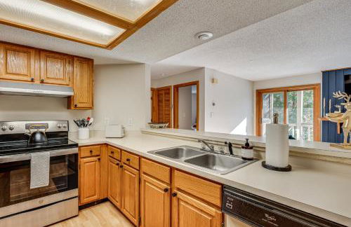 Riverfront Lincoln Condo with Patio and Pool Access! - Foto 11