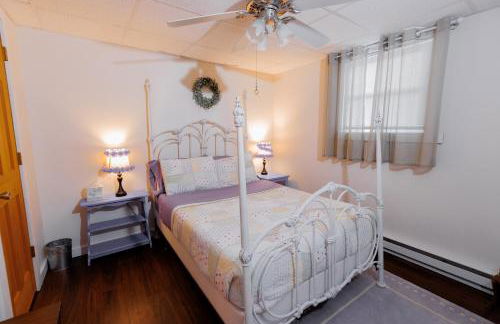 WOW!! Ultimate Pocono Retreat Hot Tub, Game Room, Fire Pit, Near Lakes & Hiking! - Foto 40