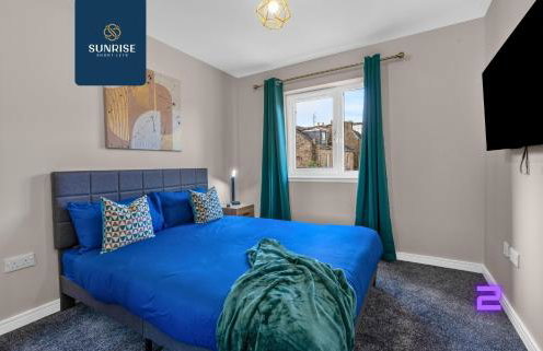 L2 - INVOICE and REDUCED PRICE only via SUNRISE SHORT LETS DUNDEE, Stunning 4 Bed House with 6 Beds and 3 bathrooms, TVs in each room, Free Parking, Fully Equipped, Local Amenities, Easy Ring Road Access, Special Rates and ONLY 9 Mins to STANNERGATE Ports - Foto 6