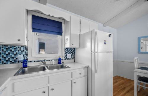 Pets OK Beach Home, Short Walk Beach Access, and Views - Foto 10