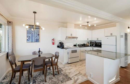 Mountain View 2BR Retreat with Private Deck - Foto 42