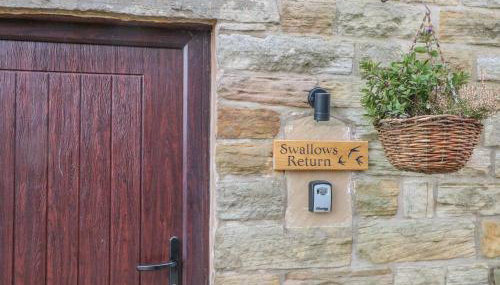 Swallows Return - Foto 2