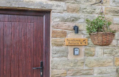 Swallows Return - Foto 2