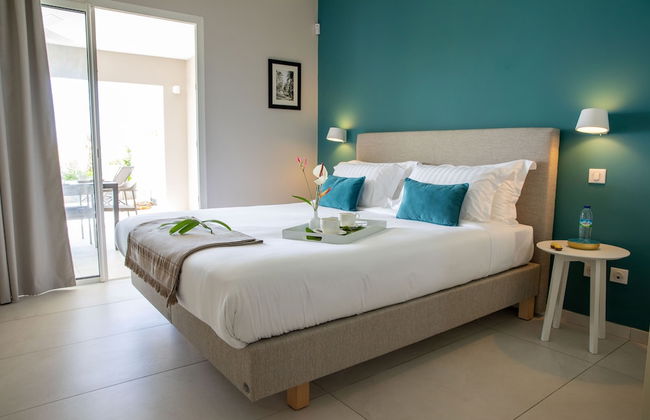 Eden Roc Villas - Photo 2