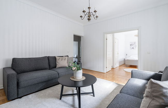 Historical 2BR Apartment with Sauna & Great Location - Foto 6