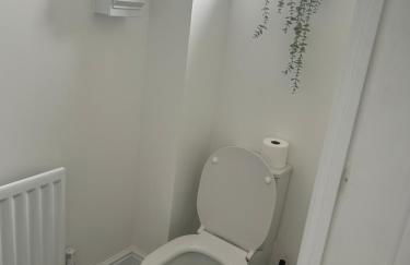 Modern 4 Bed - 2.5 Bathroom Home - Foto 8