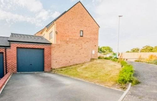 Spacious Townhouse for Contractors and Families - Photo 14
