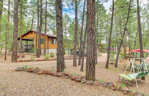 10 Mi to Show Low Pinetop-Lakeside Family Cabin! - Foto 29
