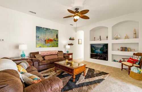 Orlando Retreat 5BR Pool and Spa Villa with Games Room and Mickey Themed Room - Foto 2