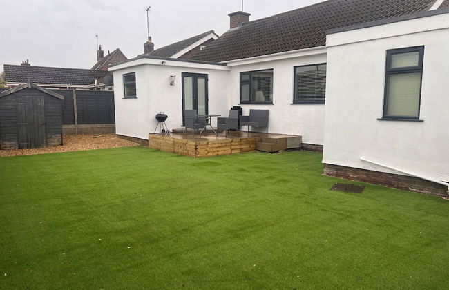 Pet-friendly - 2 Bedrooms Bungalow hot tub Parking - Foto 33