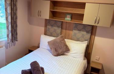 Hot tub retreat, at Tattersall Lakes caravan - Foto 7