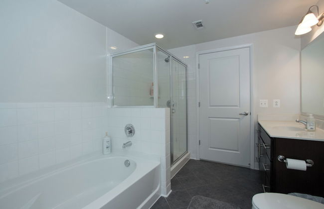 Pentagon Luxe Apartments - Photo 18