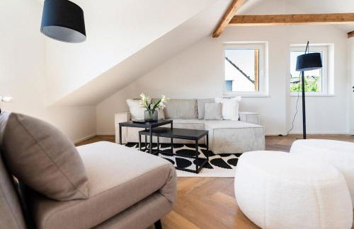 2 BR Loft - LUXUS - MODERN - PARKPLÄTZE - KAFFEE - NETFLIX - WEINBERGBLICK - KÜCHE - BALKON - Foto 20