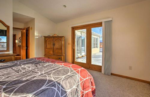 Cozy Riverfront Home with Fire Pit in Houghton Lake! - Foto 12