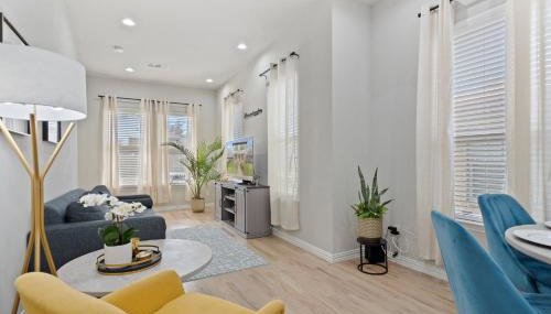 3BR Duplex - Walk to Bishop Arts - Fenced Yard - Foto 3