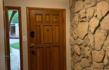 Walk to K-State, Sleeps 12, Pool Table, Hot Tub - Foto 43