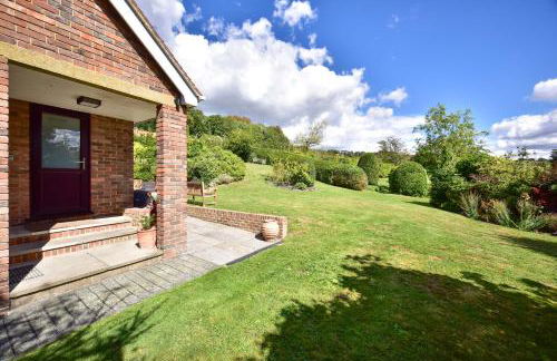 Luxury 5-Bed Country House with Hot Tub, Views & Games Room, Sleeps 12 - Kent Downs - Foto 43