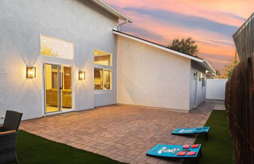 Entire Private Home with 3 Bedrooms 2 Bathrooms, with Garage, Gated Yard, King Bed House, Available Now - Photo 20