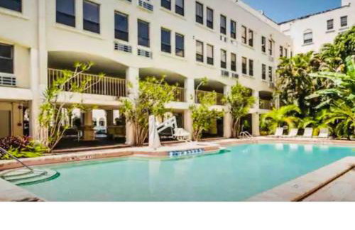 Romantic Studio in the Heart of Palm Beach - Photo 20