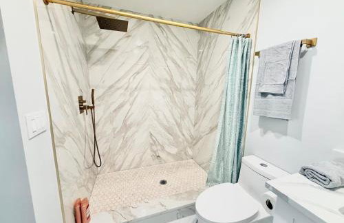 Luxurious 3 bedrooms 2 bath Ultimate Beach Life! 5 min walk to beach! - Foto 24