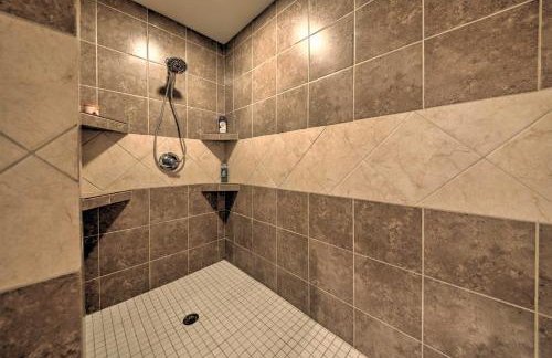 Peaceful Custom Carbondale Home with Deck, Near SIU! - Foto 24