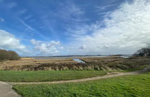 Holes Bay Nature Reserve, Poole, right next to the Water - Photo 9