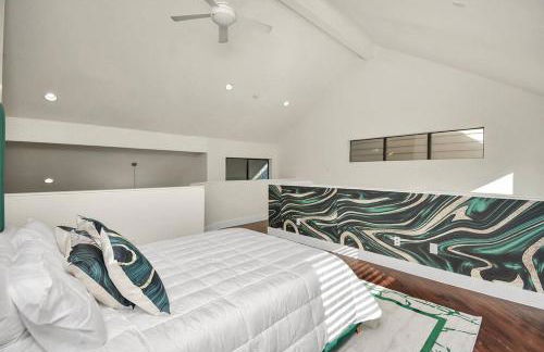 3BR/3.5BA Three Story East Downtown TownHouse with view - Photo 40