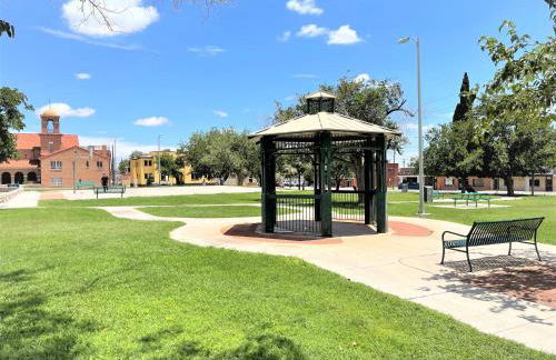 Close to All, Restful Duplex A in Downtown, UTEP, Hospitals - Foto 36